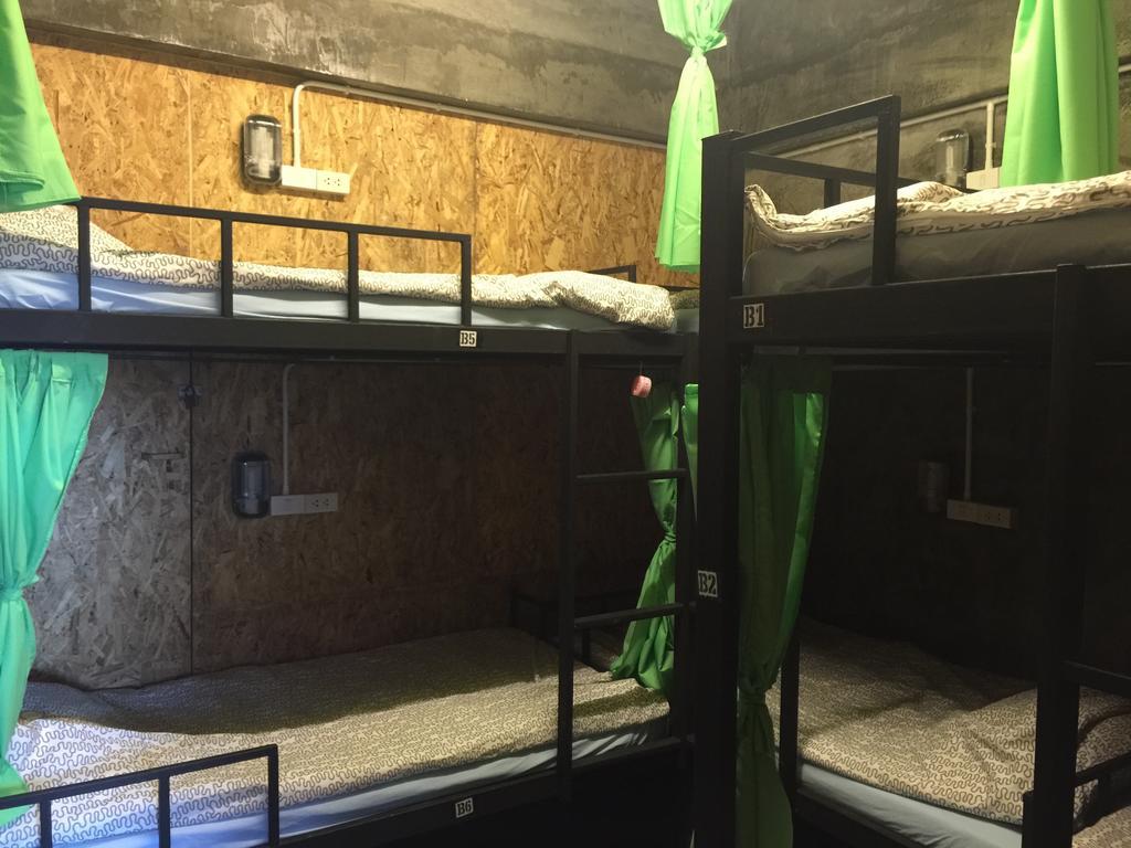 Hometown Hostel Samut Songkhram Номер фото