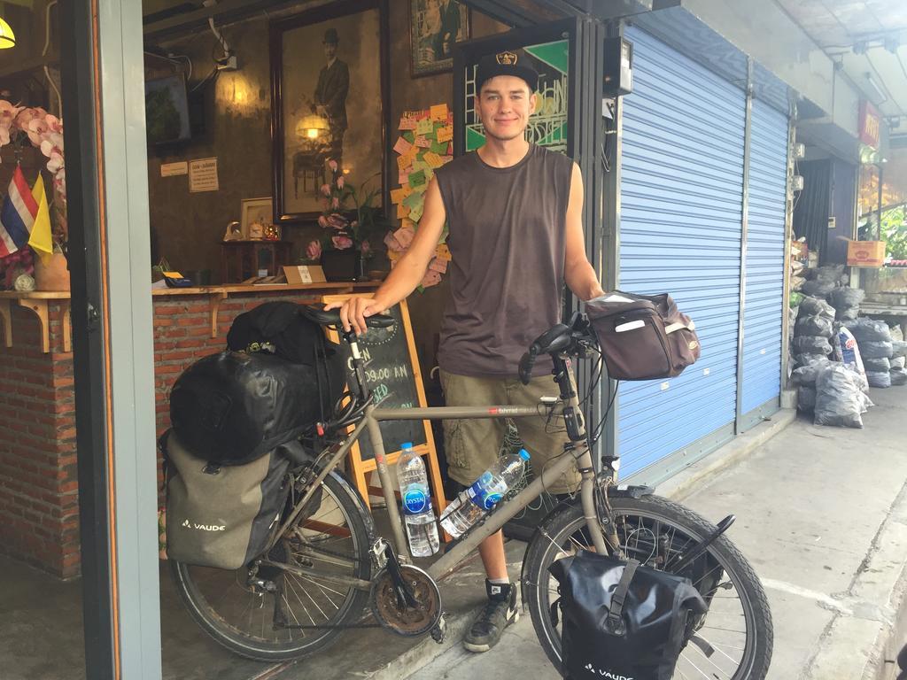 Hometown Hostel Samut Songkhram Екстер'єр фото