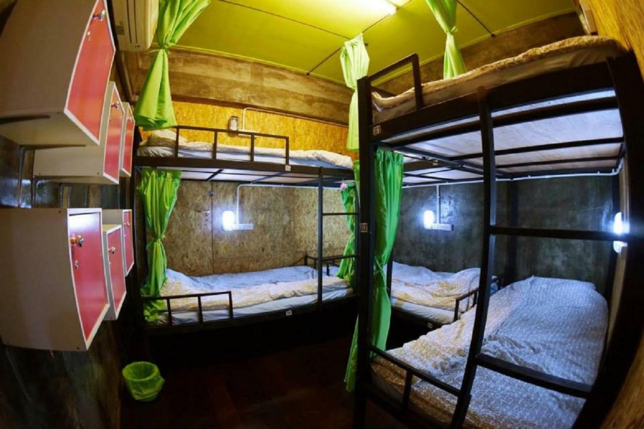Hometown Hostel Samut Songkhram Екстер'єр фото